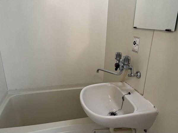 札幌市白石区本郷通１丁目南のマンション