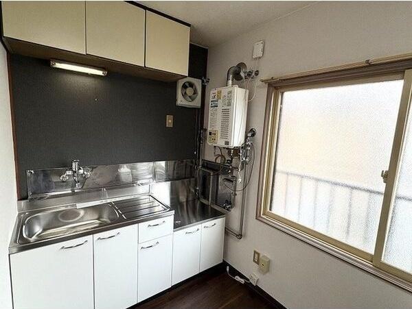 札幌市白石区本郷通７丁目北のアパート