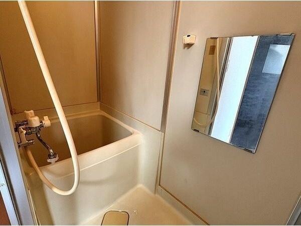 札幌市白石区本郷通７丁目北のアパート