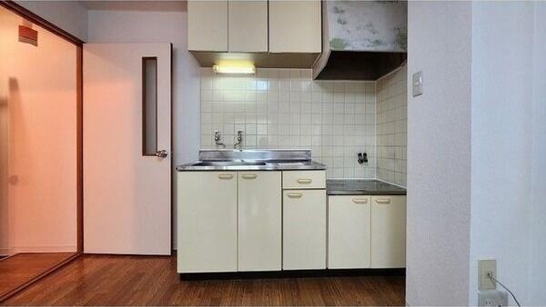 札幌市白石区南郷通１１丁目南のアパート