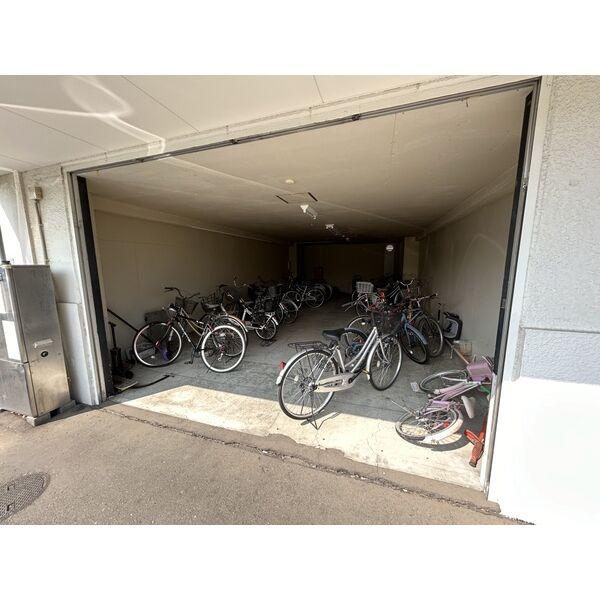 ローヤルハイツ西岡