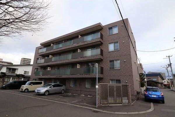 札幌市白石区南郷通１４丁目南のマンション