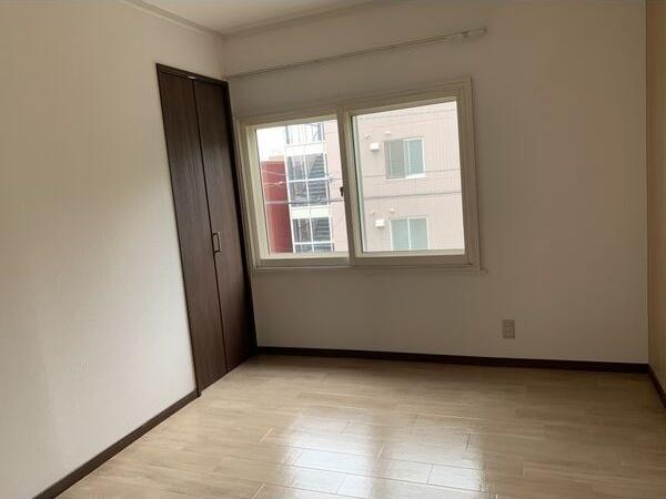 札幌市白石区南郷通１２丁目南のマンション