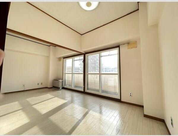 札幌市白石区南郷通１丁目南のマンション