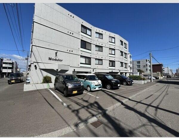 札幌市白石区本郷通１丁目南のマンション