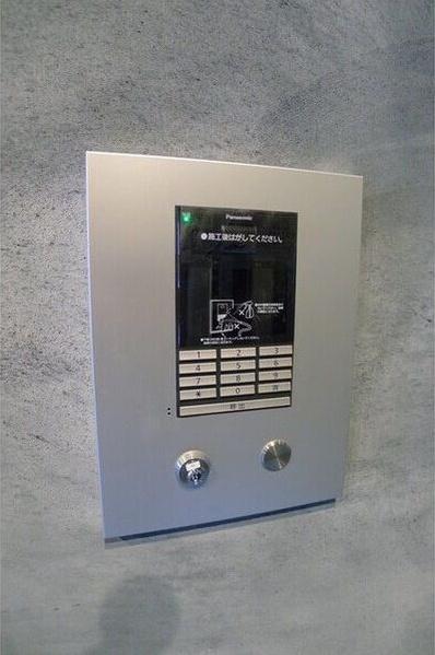 F006