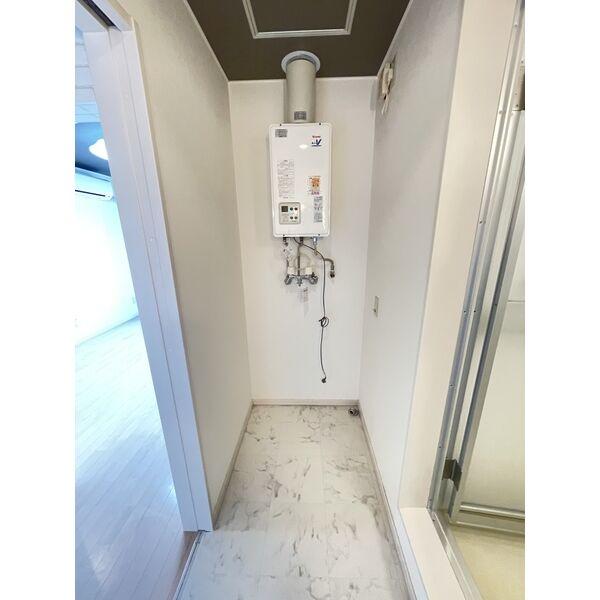 LEE　SPACE　N18
