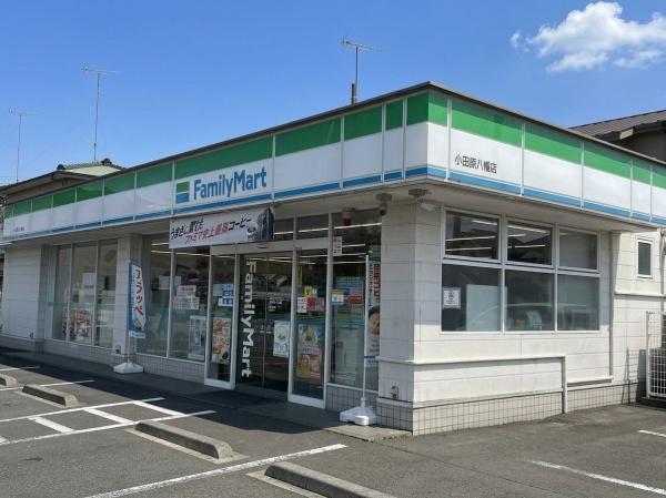 プラザイシヅカB(ファミリーマート　小田原小八幡店)