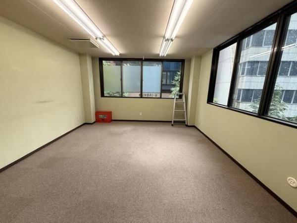 千代田区神田駿河台２丁目の店舗・事務所
