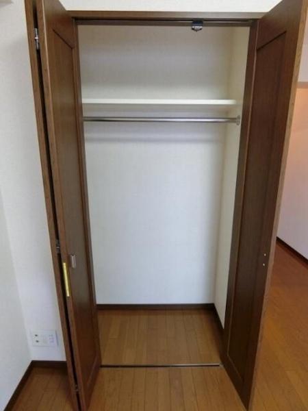 グリフィン新横浜・六番館