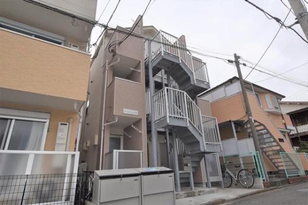横浜市南区永田東２丁目のアパート