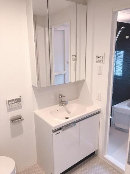 横浜市南区新川町５丁目のマンション