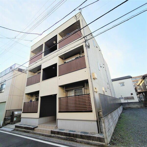 横浜市鶴見区仲通２丁目のアパート
