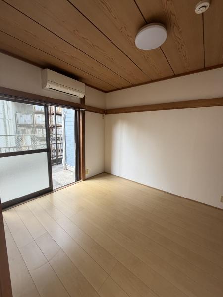 横須賀市長坂４丁目のアパート